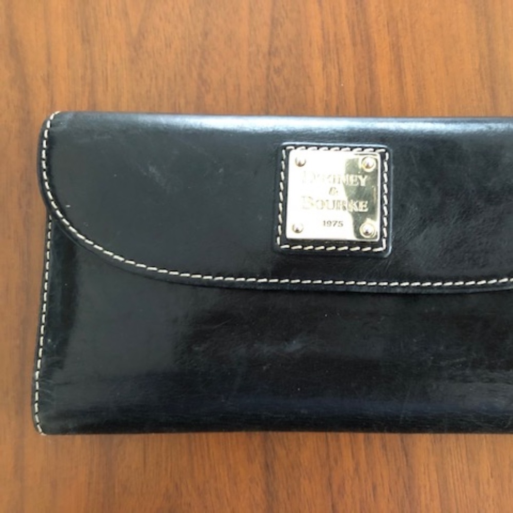 Dooney & Bourke tri-fold black leather wallet